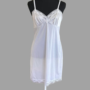 Vanity Fair White Nylon Slip Vintage Size 34